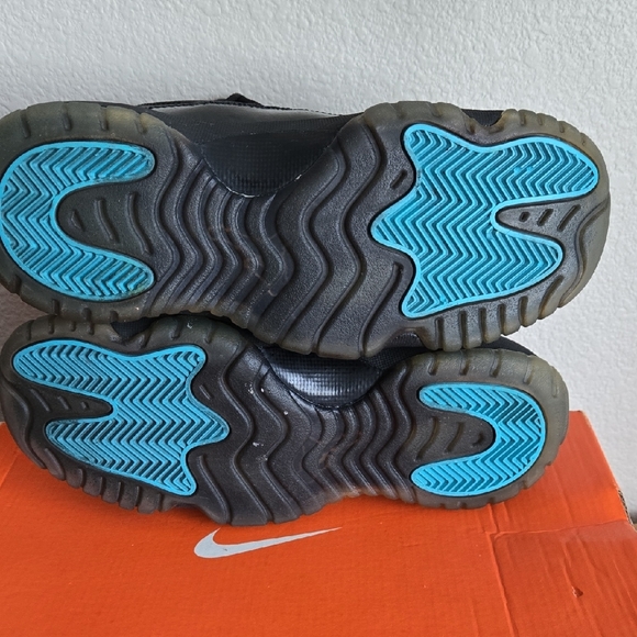 Size 6Y Black and Gold Jordon 11 Retro Gamma Blue High-Top Sneakers - Picture 8 of 11
